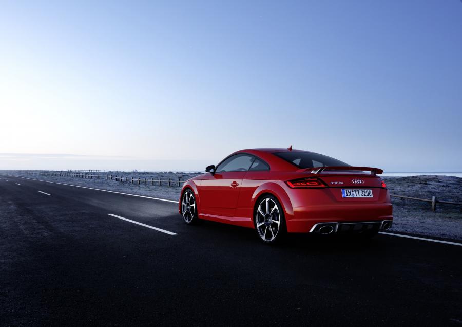  Audi TT RS Coupe (8S) 2016 года  (WW) (фото 14 из 57)